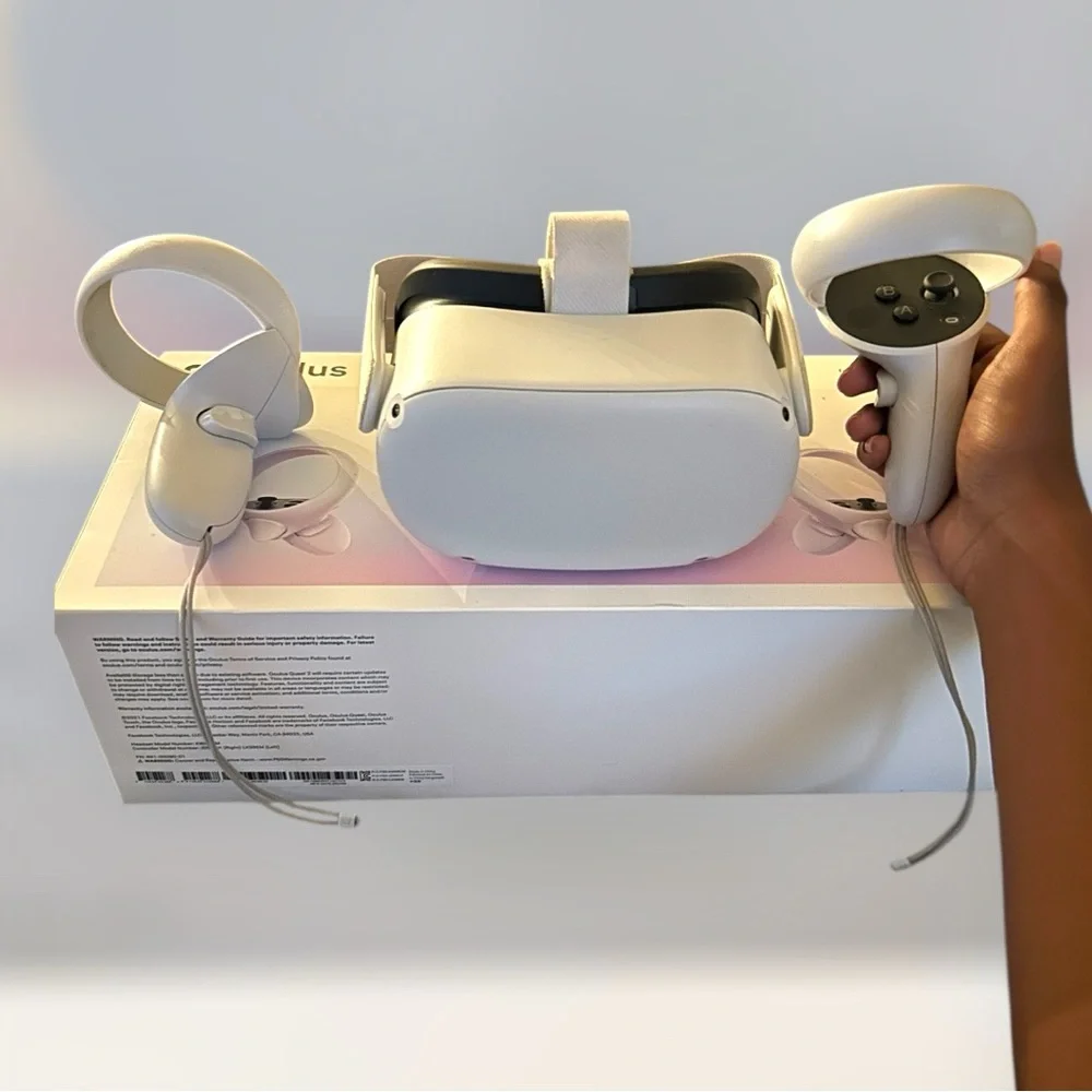 Oculus White Standalone VR Headset with Touch Controllers
